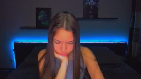 Snapshot of alexabarkley chatting on 10.28.25 angel online show from 10.28.25