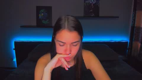 Snapshot of alexabarkley chatting on 10.29.25 angel online show from 10.29.25