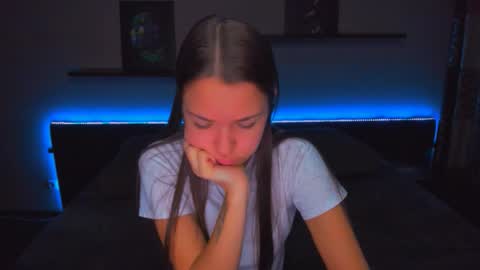 Snapshot of alexabarkley chatting on 10.30.25 angel online show from 10.30.25