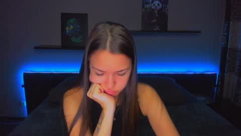 Snapshot of alexabarkley chatting on 11.03.25 angel online show from 11.03.25