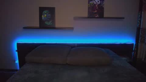 Snapshot of alexabarkley chatting on 11.06.25 angel online show from 11.06.25