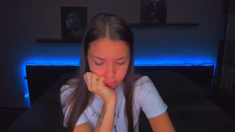 Snapshot of alexabarkley chatting on 11.07.25 angel online show from 11.07.25