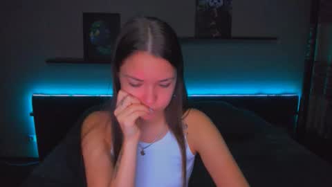 Snapshot of alexabarkley chatting on 11.10.25 angel online show from 11.10.25