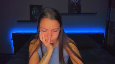 Snapshot of alexabarkley chatting on 11.11.25 angel online show from 11.11.25