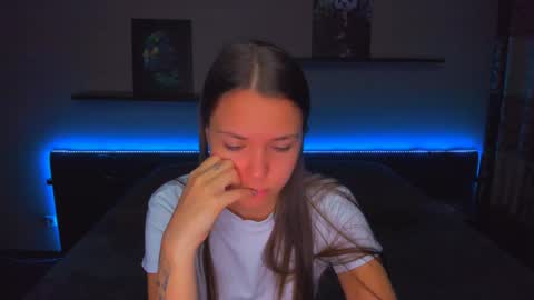 Snapshot of alexabarkley chatting on 11.12.25 angel online show from 11.12.25