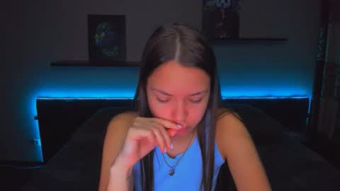 Snapshot of alexabarkley chatting on 11.13.25 angel online show from 11.13.25