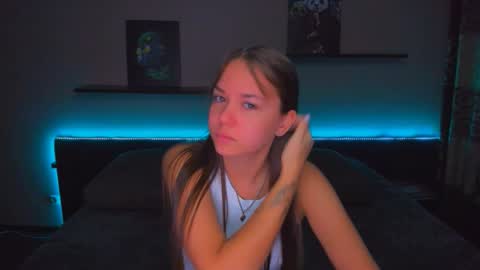 Snapshot of alexabarkley chatting on 12.15.25 angel online show from 12.15.25