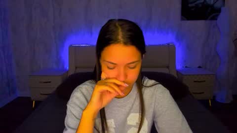 Snapshot of alexabarkley chatting on 07.15.26 angel online show from 07.15.26