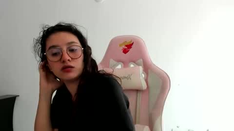 Snapshot of alexandra_clauss chatting on 11.18.25 alexandra clauss online show from 11.18.25