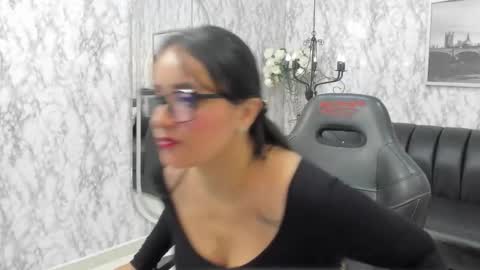 Alexandra Milff  online show from 12.18.25