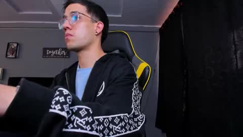 Snapshot of alexgiraldo__ chatting on 10.25.25 alexgiraldo__ online show from 10.25.25