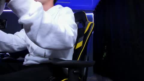 Snapshot of alexgiraldo__ chatting on 10.27.25 alexgiraldo__ online show from 10.27.25