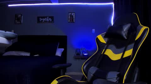 Snapshot of alexgiraldo__ chatting on 10.28.25 alexgiraldo__ online show from 10.28.25