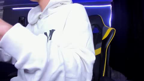 Snapshot of alexgiraldo__ chatting on 11.04.25 alexgiraldo__ online show from 11.04.25