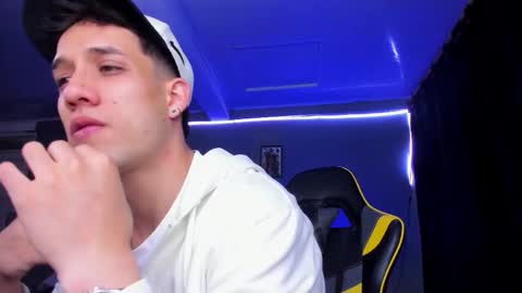 Snapshot of alexgiraldo__ chatting on 11.06.25 alexgiraldo__ online show from 11.06.25