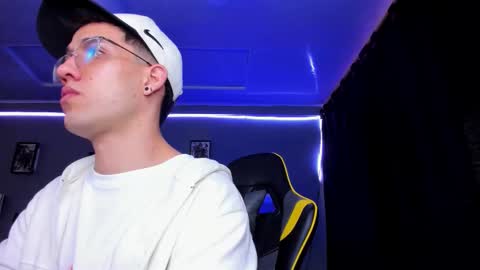 Snapshot of alexgiraldo__ chatting on 11.07.25 alexgiraldo__ online show from 11.07.25