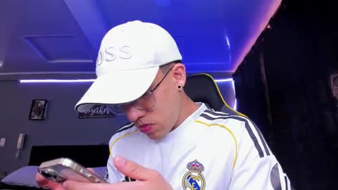 Snapshot of alexgiraldo__ chatting on 11.13.25 alexgiraldo__ online show from 11.13.25