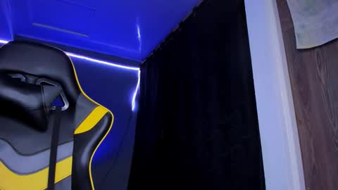 Snapshot of alexgiraldo__ chatting on 11.14.25 alexgiraldo__ online show from 11.14.25