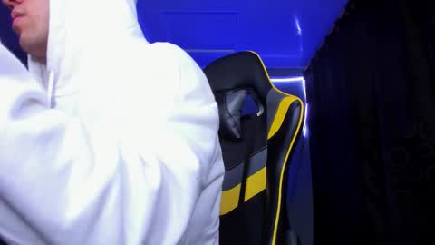 Snapshot of alexgiraldo__ chatting on 11.15.25 alexgiraldo__ online show from 11.15.25