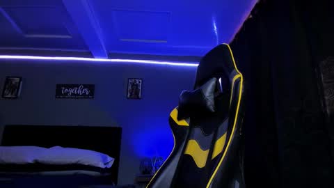 Snapshot of alexgiraldo__ chatting on 11.16.25 alexgiraldo__ online show from 11.16.25