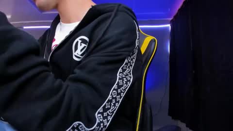 Snapshot of alexgiraldo__ chatting on 11.17.25 alexgiraldo__ online show from 11.17.25