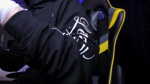 Snapshot of alexgiraldo__ chatting on 11.24.25 alexgiraldo__ online show from 11.24.25