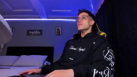 Snapshot of alexgiraldo__ chatting on 12.02.25 alexgiraldo__ online show from 12.02.25