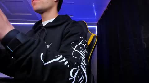 Snapshot of alexgiraldo__ chatting on 12.03.25 alexgiraldo__ online show from 12.03.25