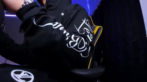 Snapshot of alexgiraldo__ chatting on 12.04.25 alexgiraldo__ online show from 12.04.25