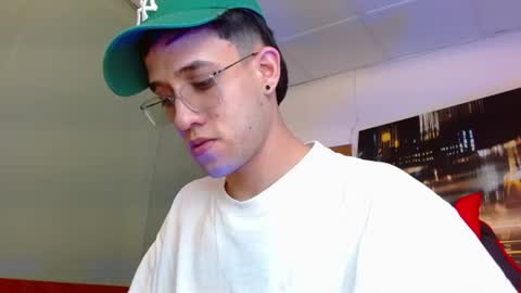 Snapshot of alexgiraldo__ chatting on 06.20.26 alexgiraldo__ online show from 06.20.26