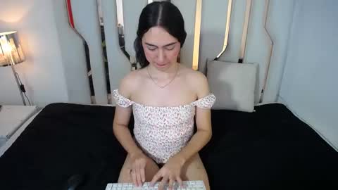 Snapshot of alexis_brown11 chatting on 10.23.25 -- ALEXIS -- online show from 10.23.25