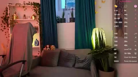 Snapshot of alexis_luv_ chatting on 10.24.25 Alexis online show from 10.24.25