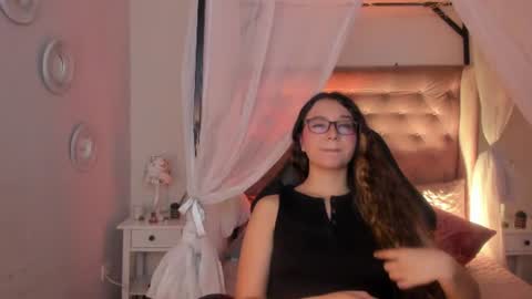 Snapshot of alexis_scott__ chatting on 06.11.26 alexis_scott__ online show from 06.11.26