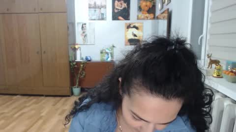 Snapshot of alexismillers chatting on 12.20.25 AlexisMillers online show from 12.20.25