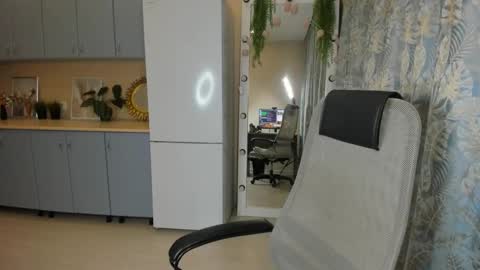 Snapshot of alexs_771 chatting on 03.04.25 Dennis online show from 03.04.25