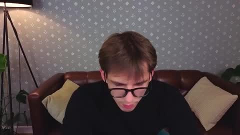 Snapshot of alexs_771 chatting on 10.07.25 Dennis online show from 10.07.25