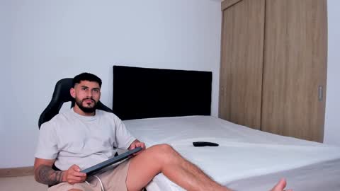 Snapshot of alexxxmachine chatting on 12.31.24 Alex freelance model instagram alex b229 online show from 12.31.24