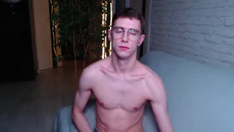 Snapshot of alfie_evanss chatting on 11.08.25 Alfie online show from 11.08.25