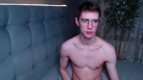 Snapshot of alfie_evanss chatting on 12.15.25 Alfie online show from 12.15.25