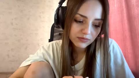 Snapshot of alfrediamordino chatting on 10.20.25 Alice online show from 10.20.25