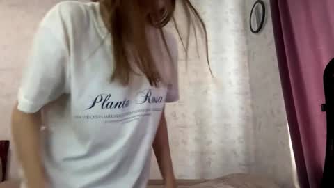 Snapshot of alfrediamordino chatting on 10.22.25 Alice online show from 10.22.25