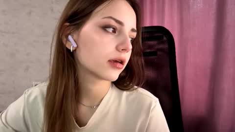 Snapshot of alfrediamordino chatting on 10.29.25 Alice online show from 10.29.25