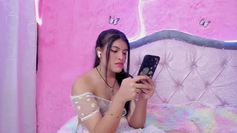 Carolina Join The Fan Club  online show from 12.15.24