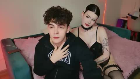 Snapshot of alice118james chatting on 11.09.25 alice and james online show from 11.09.25