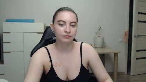 Snapshot of alice_________________________ chatting on 06.06.26 Alice online show from 06.06.26