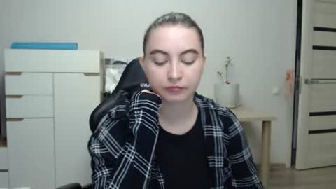 Snapshot of alice_________________________ chatting on 06.17.26 Alice online show from 06.17.26
