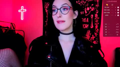 Snapshot of alice___mistress chatting on 10.05.25 Miss Alice online show from 10.05.25