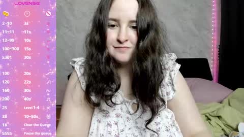 Snapshot of alice_allens chatting on 09.26.25 Alice online show from 09.26.25