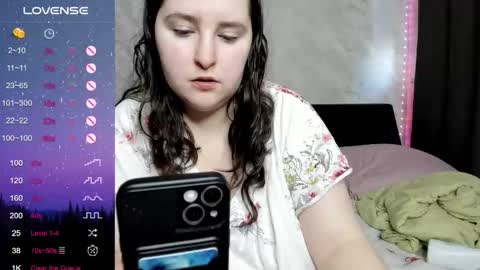 Snapshot of alice_allens chatting on 10.01.25 Alice online show from 10.01.25