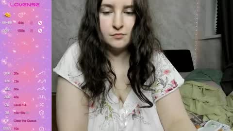 Snapshot of alice_allens chatting on 10.26.25 Alice online show from 10.26.25